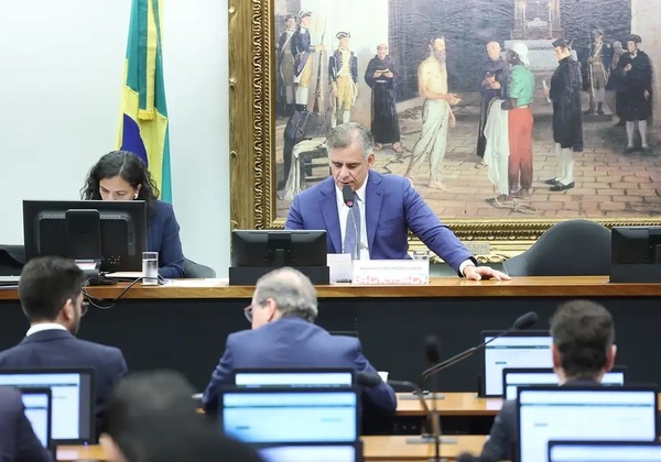 CCJ da Câmara aprova fim da aposentadoria como punição para juízes
