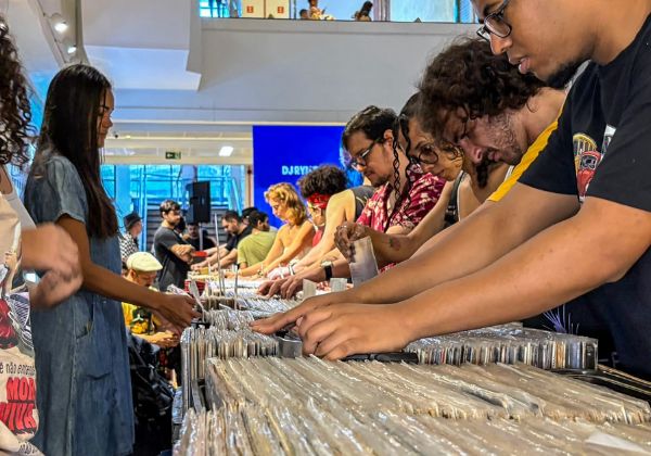 Feira de Vinil reúne expositores, DJs e colecionadores no Shopping Center Lapa neste sábado (11)