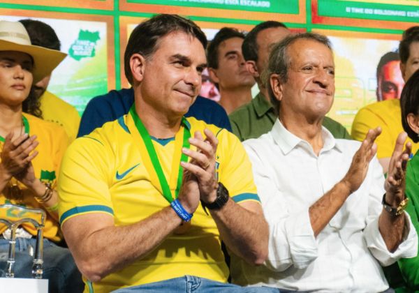 Flávio Bolsonaro defende Valdemar Costa Neto e diz que PF persegue adversários de Lula
