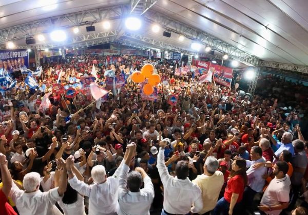 Encontro em Jequié reúne cerca de 60 prefeitos e ex-prefeitos ao lado de Jerônimo