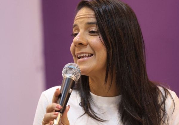 Rowenna rebate oposição e diz que gestão de Salvador precisa explicar escolas fechadas e obras paradas