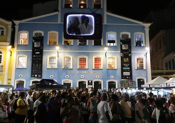 Flipelô divulga programação com mais de 500 escritores