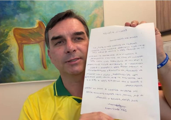 Campanha de Flávio recorre contra proibição de visitas e calcula prejuízo eleitoral