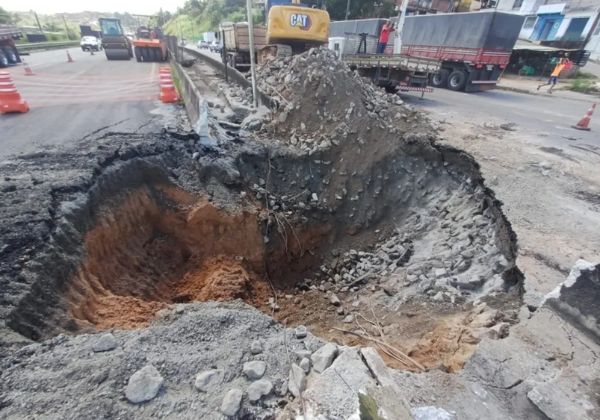 Governo Federal decreta estado de emergência em trecho da BR-324 após cratera em Simões Filho