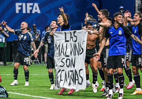 Reino Unido pede que FIFA investigue Argentina por faixa sobre as Ilhas Malvinas