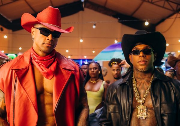 Oh Polêmico e Léo Santana surgem como cowboys em videoclipe de ‘Laço na Fivela’