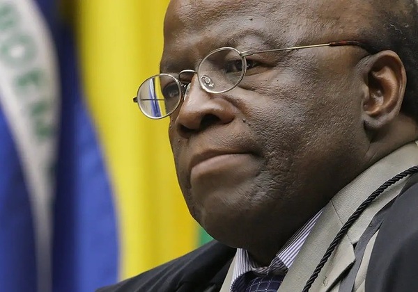 Joaquim Barbosa desiste de disputar eleição para presidente