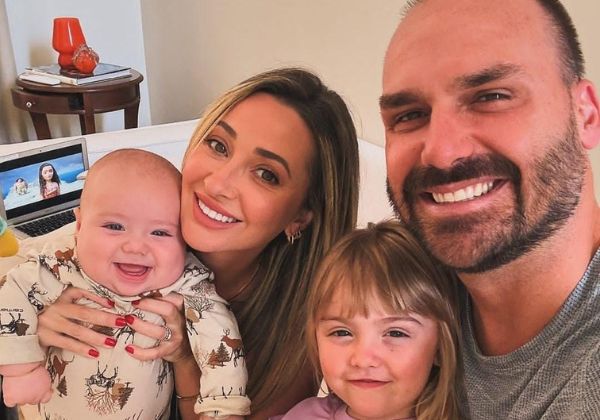 Esposa e filhos de Eduardo Bolsonaro também recebem green card nos EUA