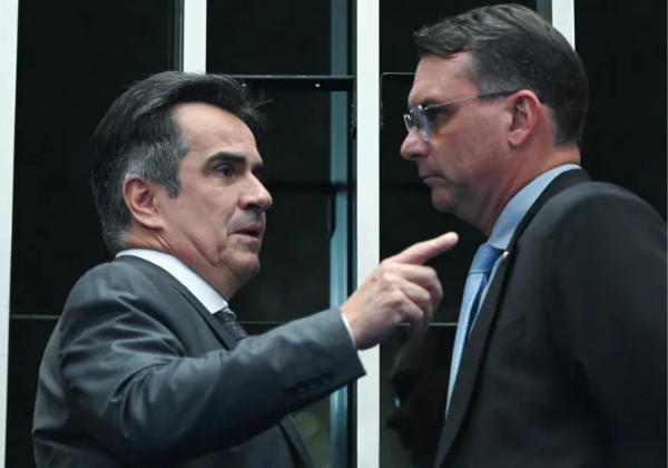 Ciro Nogueira deve comunicar a Flávio Bolsonaro que PP ficará neutro na disputa presidencial