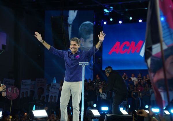 ACM Neto oficializa candidatura ao Governo da Bahia e promete 'mudança com segurança'