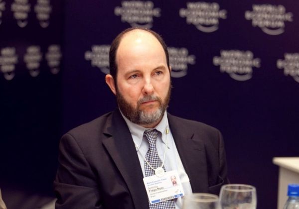 Ex-presidente do BC vê cenário econômico 'desastroso' e alerta para risco de recessão em 2027