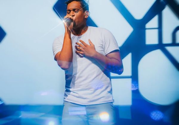 Cantor Victor Viotti, lança single 'Pode Ficar', dia 30 de julho nas plataformas digitais
