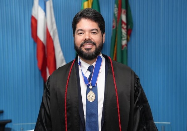 Desembargador Danilo Costa Luiz recebe medalha do mérito eleitoral com palma