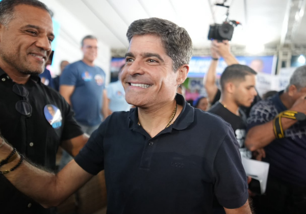 ACM Neto promete programa para reformar casas de 'pessoas pobres' em toda a Bahia