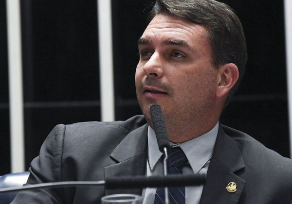 PF cancela depoimento de Flávio Bolsonaro em inquérito por suposta calúnia contra Lula
