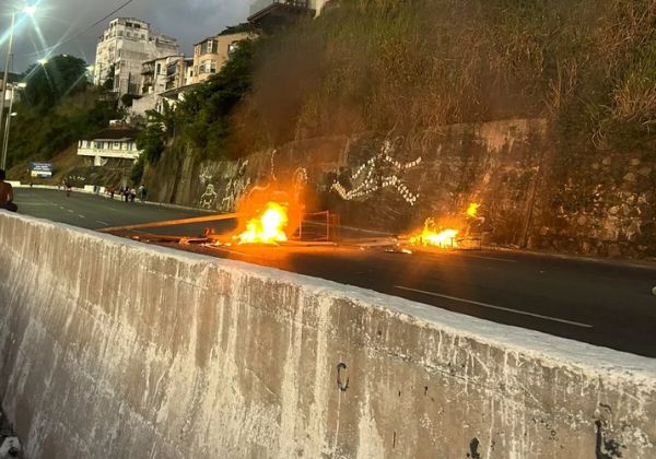 Protesto fecha Avenida Contorno após adolescente ser baleado durante ação policial