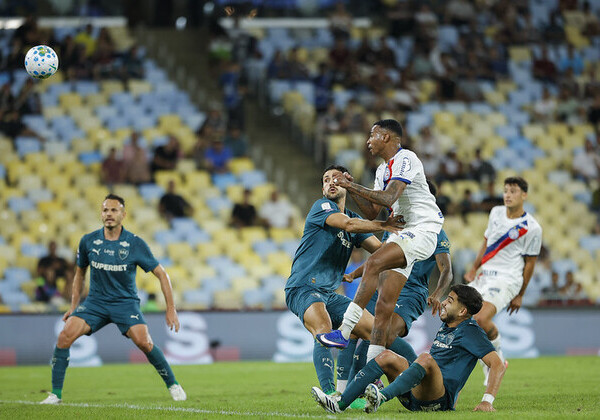 Bahia empata sem gols com Fluminense em noite inspirada de Ronaldo