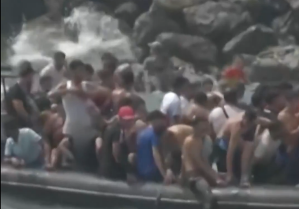 Espanha diz que mais de 50 mil imigrantes entraram em Ceuta a nado em 24 horas