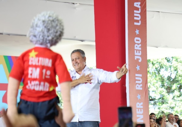 'Quem era negro ficou branco, quem era branco ficou negro', diz Rui Costa sobre ACM Neto e Angelo Coronel