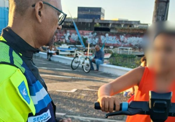 Contas de 10 adolescentes no patinete elétrico são bloqueadas após fiscalização em Salvador