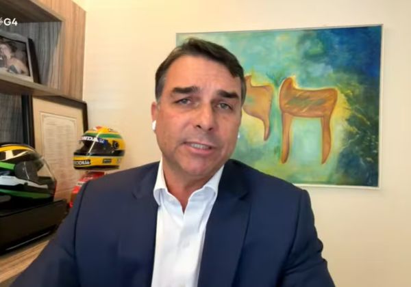 Flávio Bolsonaro acusa PF de proteger Lulinha e questiona investigação
