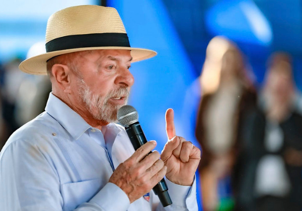 Lula indica que Lulinha deve se defender: 'Não é justo que eu seja responsabilizado'
