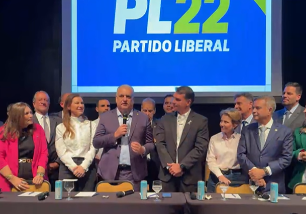Flávio Bolsonaro anuncia relator da CPMI do INSS como vice na chapa
