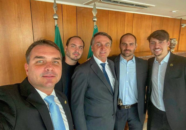 Bolsonaro pede ao STF para receber os filhos no Dia dos Pais