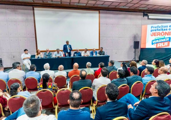 Jerônimo, Geraldinho, Wagner e Rui reúnem mais de 70 prefeitos em Salvador