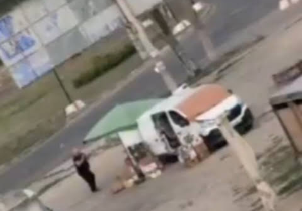 Vídeo mostra homem sendo perseguido por drone russo em mercado na Ucrânia