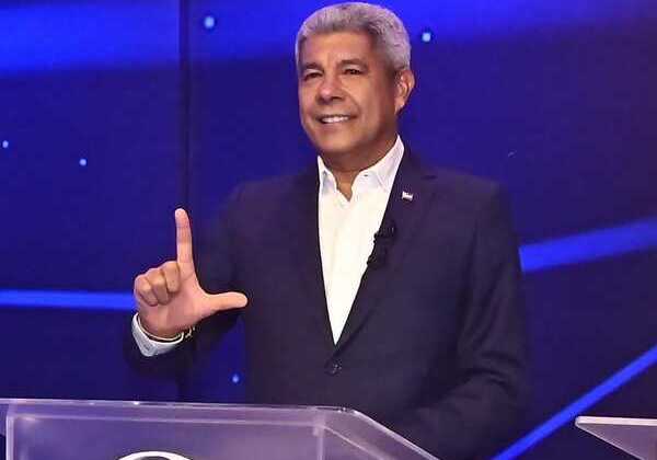 Jerônimo diz que seu investimento em segurança ajudou a reduzir índices de violência na Bahia
