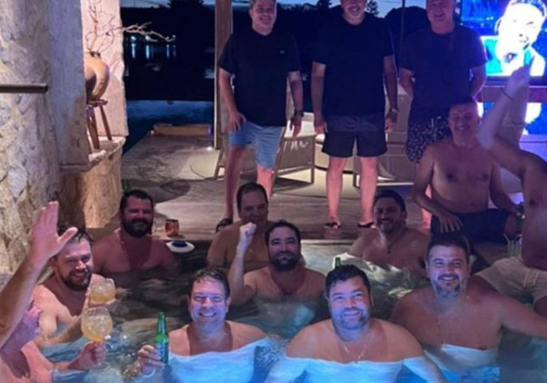 Senador pede investigação após vazamento de foto de políticos em piscina de empresário