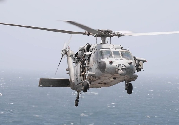 EUA atacam navio e houthis matam quatro marinheiros no Oriente Médio