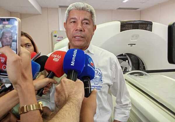 Jerônimo diz que costuma cumprir prazo de entregas na saúde e cobra prefeitos por hospitais municipais