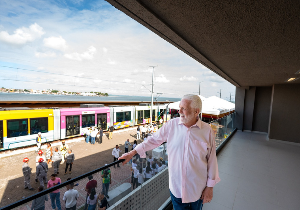Falam mal do metrô e VLT, mas precarizam ônibus, diz Wagner em indireta a Bruno e ACM Neto