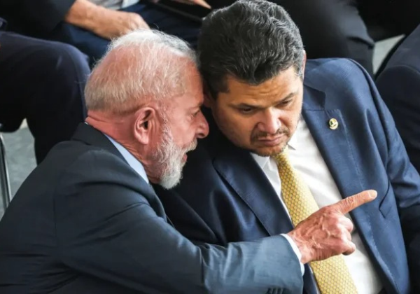Após reatar com Lula, Alcolumbre destrava PEC do fim da 6x1 no Senado