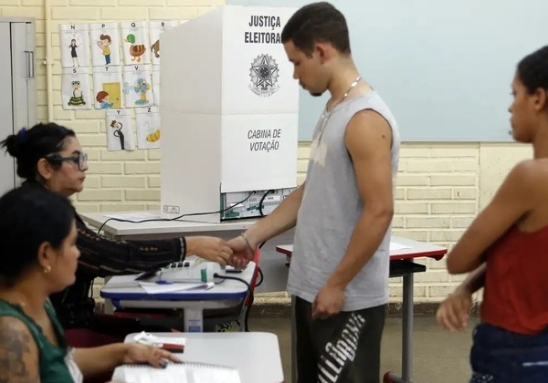 Com envelhecimento da população, eleitorado jovem recua 22% em 16 anos