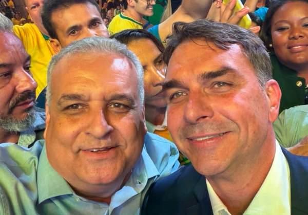 Vice de Flávio empregou vice-prefeita de cidade onde sumiram R$ 6,2 milhões de emenda Pix