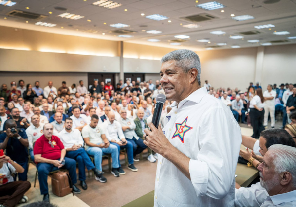 Jerônimo reúne prefeitos aliados em Salvador para alinhar estratégias de campanha