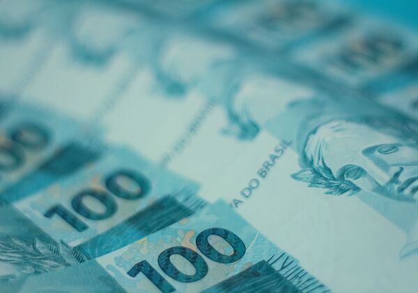 Dívida pública do Brasil deve chegar a 100% do PIB em 2027, projeta FMI