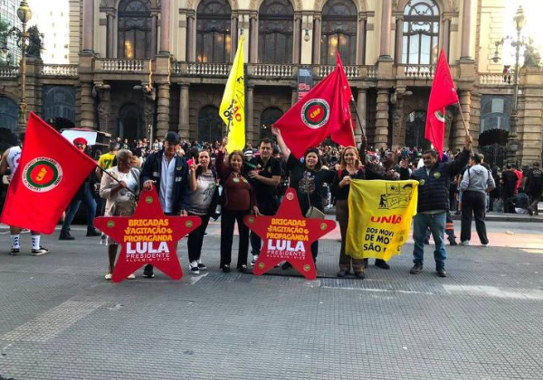 Movimentos sociais lançam ação por reeleição de Lula em 16 capitais