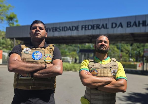 Deputados bolsonaristas realizam ‘exorcismo’ contra esquerda em frente à UFBA