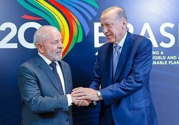 Lula e presidente da Turquia articulam aprofundamento das relações na área de defesa