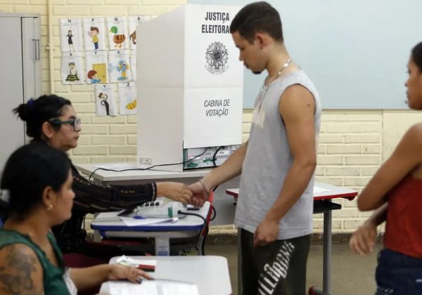 Eleitorado de jovens de 16 e 17 anos cai 22% na Bahia em quatro anos
