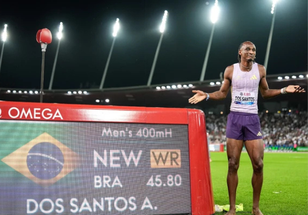 Alison dos Santos quebra recorde mundial dos 400m com barreiras