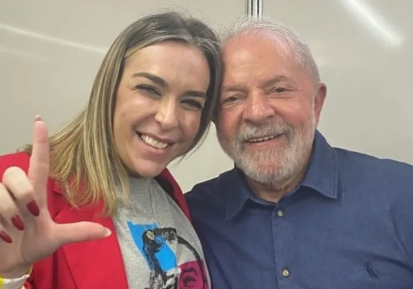 Lula assumiu risco ao dizer que não conhece lobista mesmo tendo fotos com ela, dizem aliados