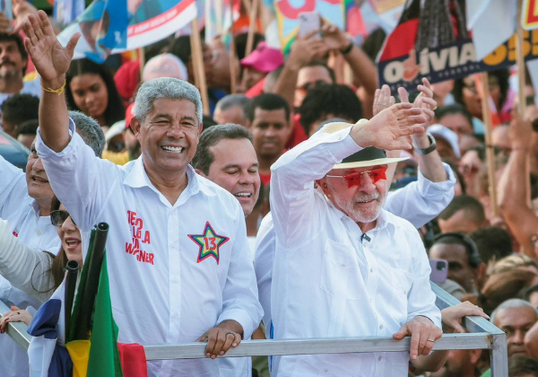 Lula defende foco em propostas governamentais durante campanha na Bahia