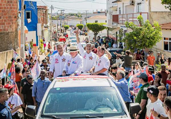 Jerônimo, Wagner e Rui realizam atos de campanha em cinco cidades do Sertão Produtivo
