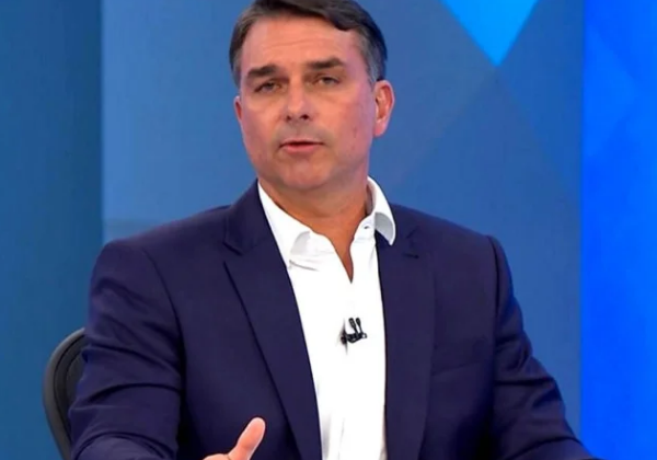 Questionado sobre os resultados nas urnas, Flávio Bolsonaro projeta vitória: ‘Eu não vou perder essa eleição, vou ganhar no primeiro turno’