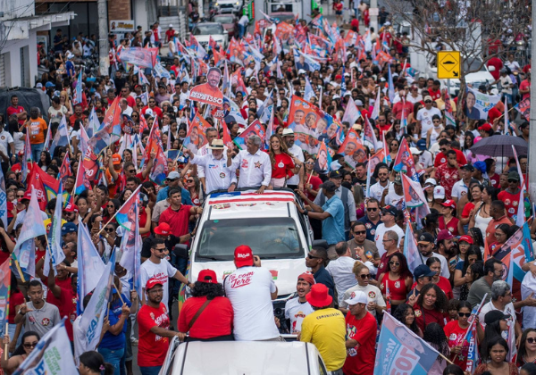 Jerônimo participa de caminhada em Itatim ao lado de prefeita que deixou grupo de ACM Neto